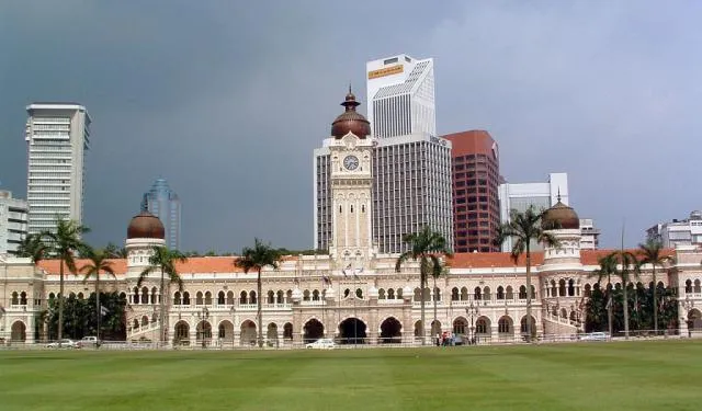 Arrival in Kuala Lumpur | City Orientation & Nightlife